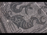 06287 ostia - regio iii - insula viii - terme marittime (iii,viii,2) - raum e - mosaik - detail - fisch mit oktopus - 2019.jpg